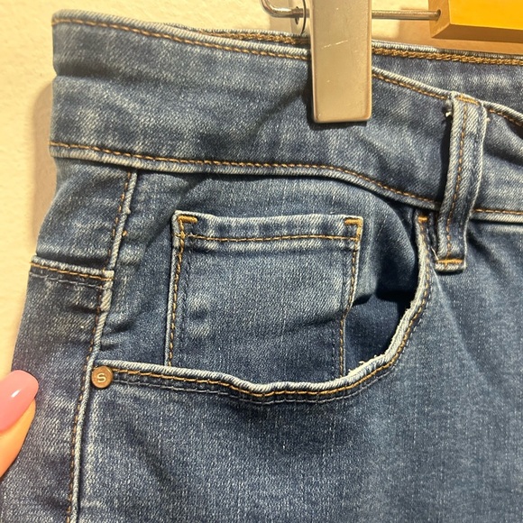 SANTANA JEANS, size 8 x 30, straight leg, button/zipper front, with pockets - Picture 3 of 6